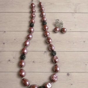 Shell pearls with marcasite connectors