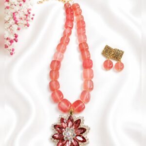 Agates with brooch pendant