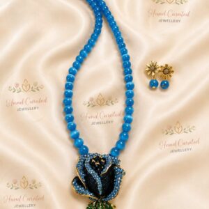 Monalisa with brooch pendant